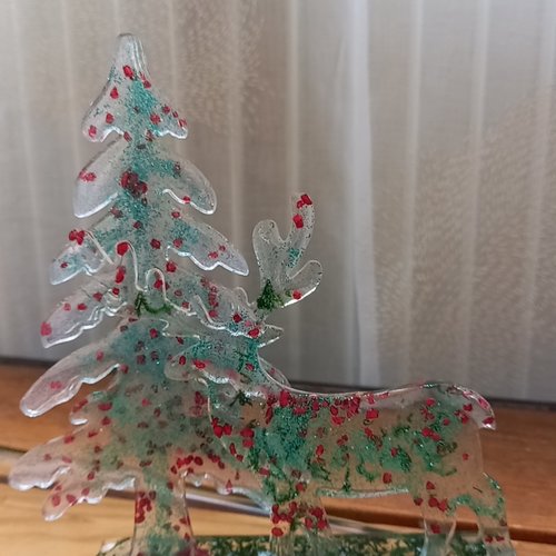 Décor de table. cerf en forêt