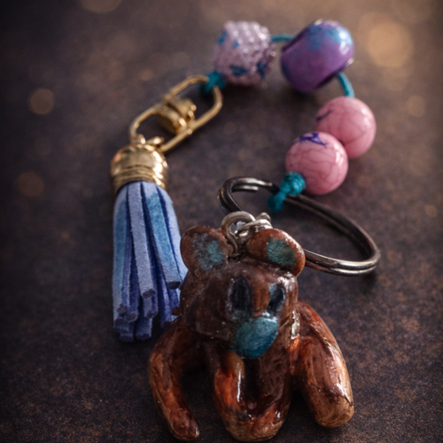 Porte‑clé « petit ours » en pâte fimo – création artisanale unique