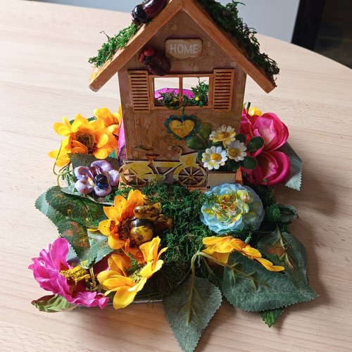 Maisonnette décorative en bois "le jardin enchanté" – abeille, coccinelles et arc-en-ciel