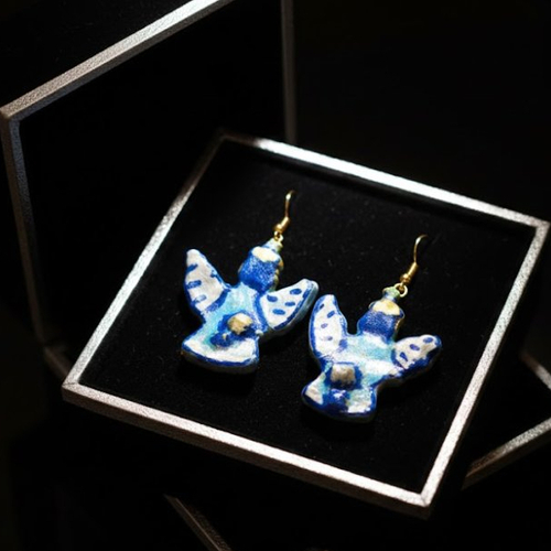 Boucles d'oreilles "anges de bienveillance" - mini-sculptures artisanales bleu & or