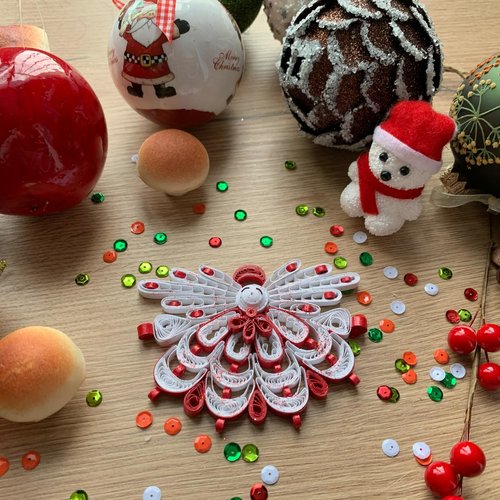 Décoration ange de noël en quilling rouge/blanc
