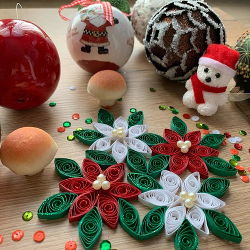 Décoration de noël poinsettia en quilling