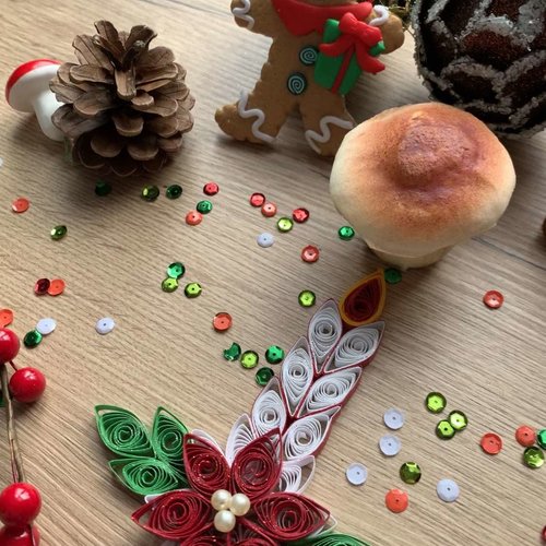 Décoration bougie blanche de noël en quilling