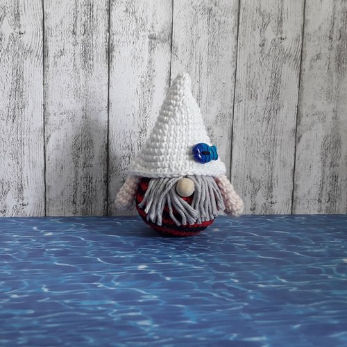 Un gnome marin au crochet, decoration thème de la mer, océan, bord de mer