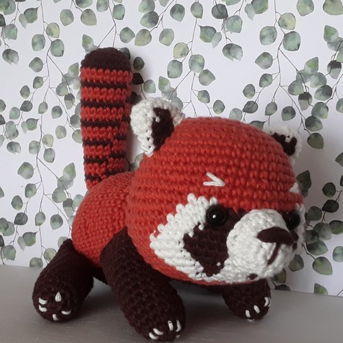 Panda roux au crochet, amigurumi panda roux