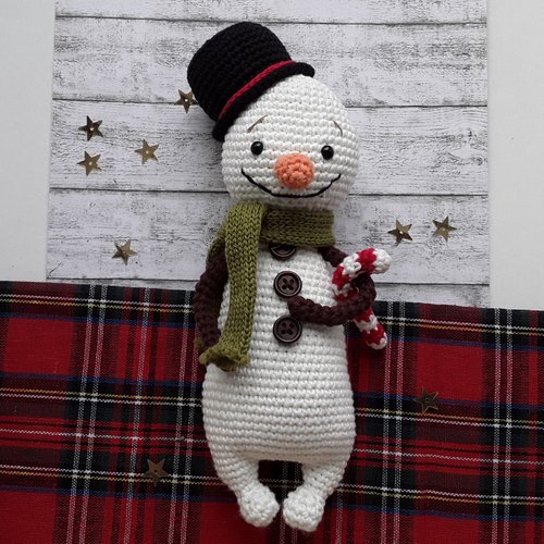 Un bonhomme de neige au crochet, decoration de noël