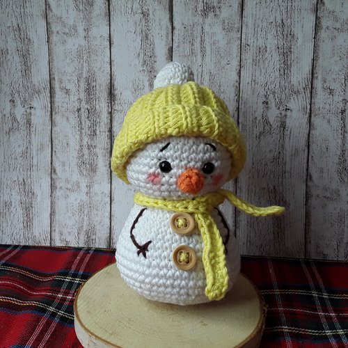 Un bonhomme de neige au crochet, decoration de noël / hiver