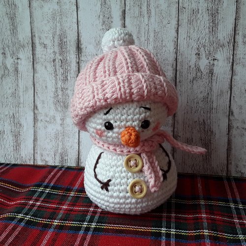 Un bonhomme de neige au crochet, decoration de noël / hiver