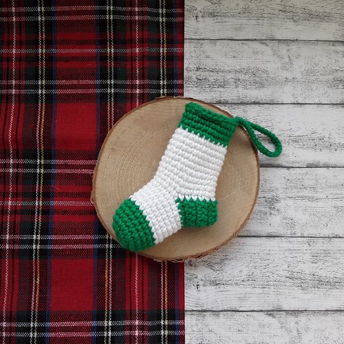 Une suspension chaussette de noël au crochet, decoration de noël