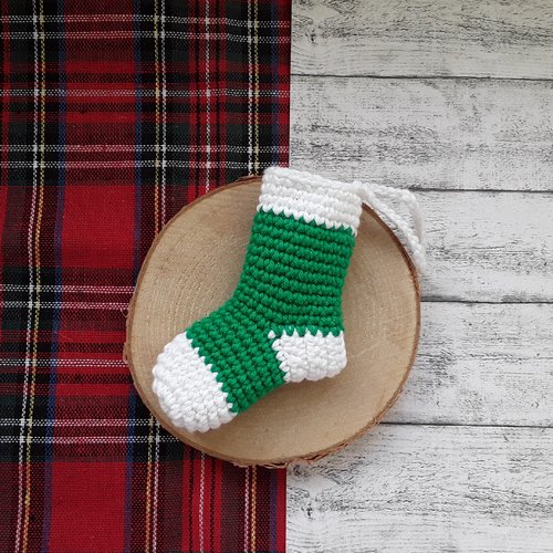 Une suspension chaussette de noël au crochet, decoration de noël