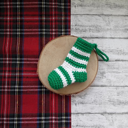 Une suspension chaussette de noël au crochet, decoration de noël