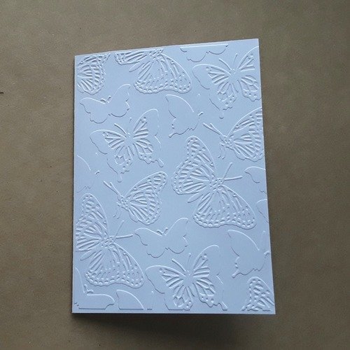 2 cartes doubles embossées motif papillons, fond de carte, 14,5 x 10,5 cm
