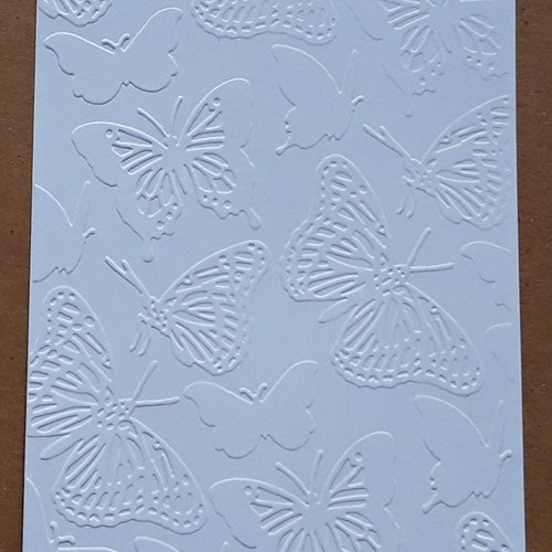 4 cartes simples, fond de carte embossé papillons , en papier blanc 14,5 x 10,5 cm