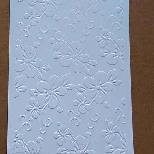 4 cartes simples, fond de carte embossé fleurs , en papier blanc 14,5 x 10,5 cm