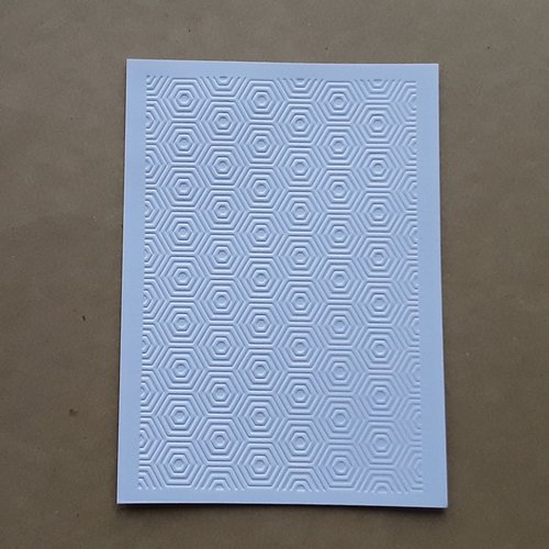 4 cartes simples, fond de carte embossé geometrique, hexagone, en papier blanc 14,5 x 10,5 cm