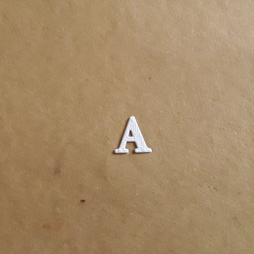 Découpe lettre majuscule alphabet en papier, lettre a,  1,7 cm 