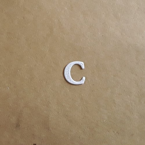 Découpe lettre majuscule alphabet en papier, lettre c,  1,7 cm 