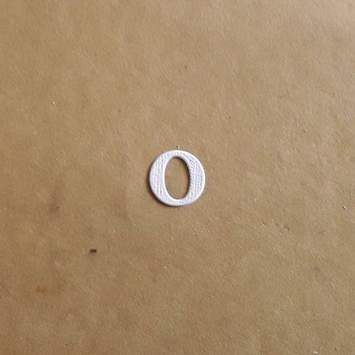 Découpe lettre majuscule alphabet en papier, lettre o,  1,7 cm 