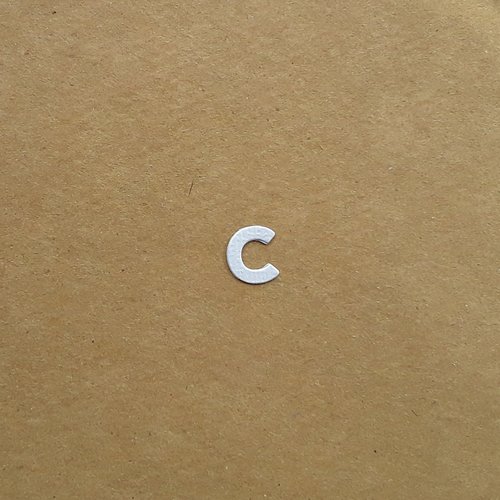 Découpe lettre minuscule alphabet en papier, lettre c,  1,1 cm 