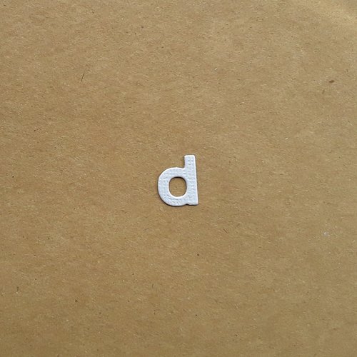 Découpe lettre minuscule alphabet en papier, lettre d,  1,4 cm 