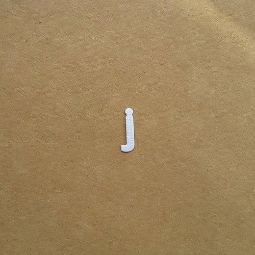 Découpe lettre minuscule alphabet en papier, lettre j,  1,7 cm 
