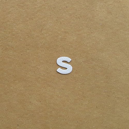 Découpe lettre minuscule alphabet en papier, lettre s,  1,1 cm 