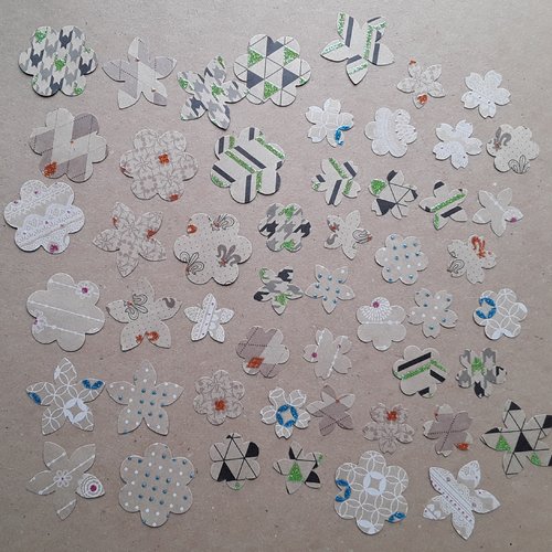 Lot de 51 découpes papier kraft fleurs style vintage
