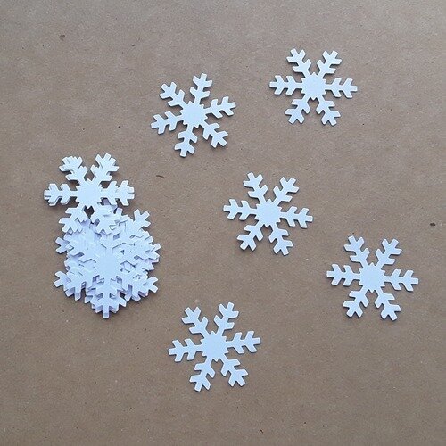 Lot de 25 flocons de neige en papier blanc 3,7 cm 