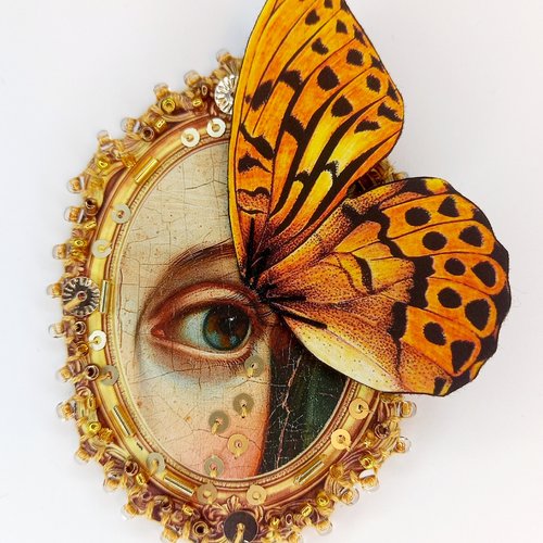 Broche "médaillon curiosité"