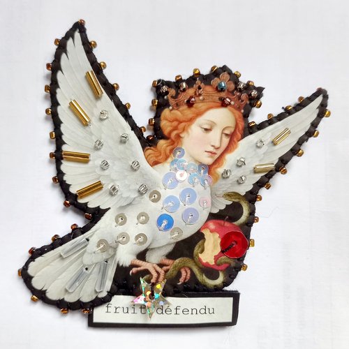 Broche "fruit défendu"