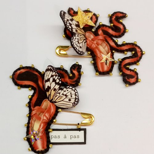 Broches "pas à pas"