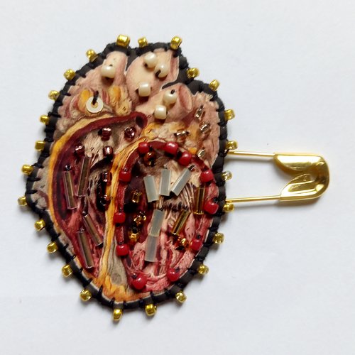 Broche "à coeur ouvert"