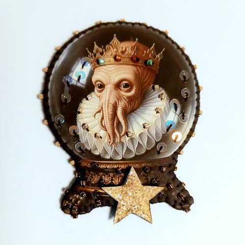 Broche "veritas extra est"