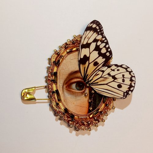 Broche "curieuse"