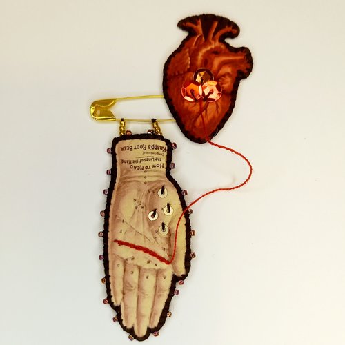 Broche "ligne de coeur"
