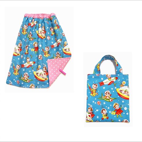 Serviette de table enfant avec élastique, pochette coordonnée, motifs petits astronautes