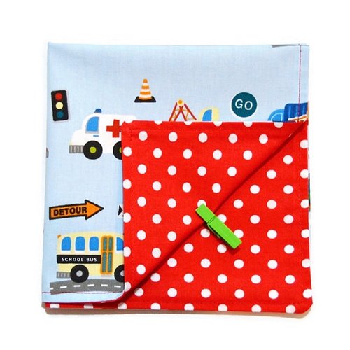 Serviette de table enfant doublée, pour la cantine. motifs voitures, camions, avions, bateaux...