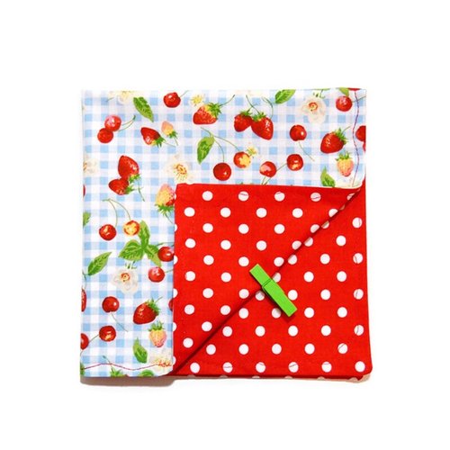 Serviette de table enfant, pour la cantine, motifs petites fraises et cerises