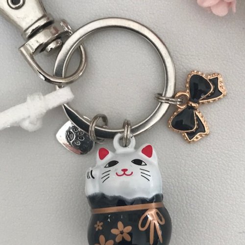 Bijou de sac maneki neko, porte-clés maneki neko, chat de la chance à grelot