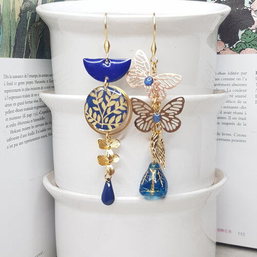 Boucles d'oreilles asymétriques "rêveries" , papier washi bleu, perle de verre tchèque, bijou fait main, cadeau femme, bijou japonisant