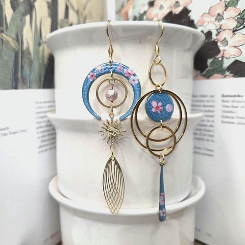 Boucles d'oreilles "douceur florale", boucles d'oreilles asymétrique bleue, bijou fait main, cadeau femme