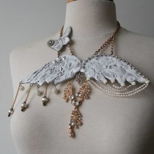 Plastron mariage. plastron mariage manouche, ailes d'anges en céramique, breloques, perles, bijoux vintage 