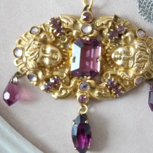 Collier anges baroques en laiton, verre violet et pampilles swarovski 
