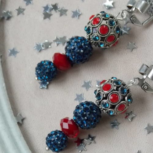 Boucles d'oreilles pendantes bohême chic rouges et bleues en cristal swarovski 