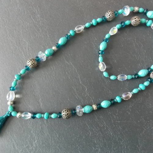 Sautoir style bohême couleur lagon, perles de verre tchèques tonalités turquoises et irisées transparentes, perles métal argenté 