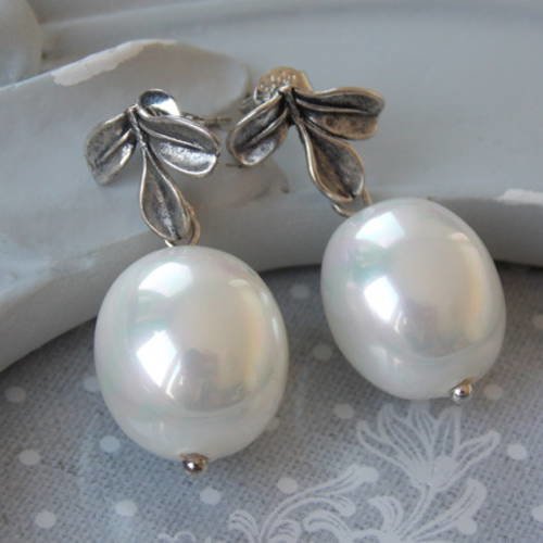 Boucles d'oreilles baroques véritables perles de majorque blanches irisées roses montées sur une puce en métal argenté 