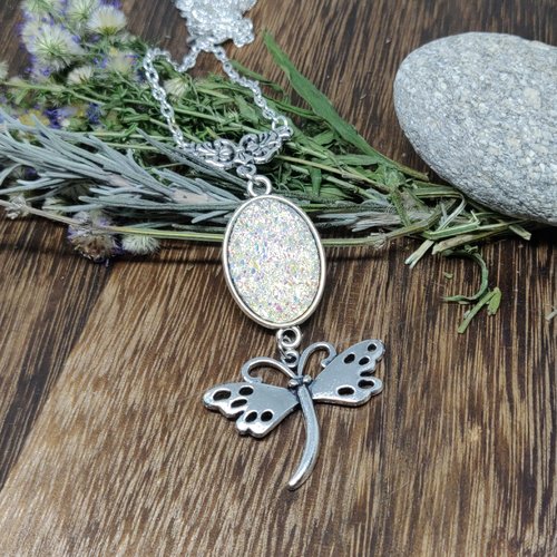 Collier outlander celtique sassenach bijoux libellule dame blanche cabochon cristaux féérique idée cadeau miss perles