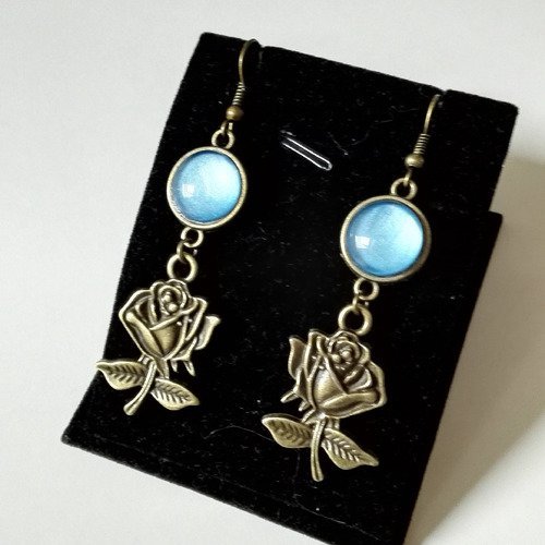 Boucles d'oreilles rose féérique belle outlander bronze cabochon bleu idée cadeau miss perles