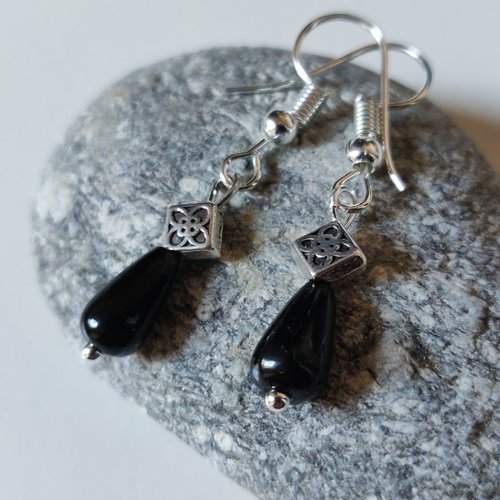 Boucles d'oreilles gouttes celtiques vintage noires argenté féérique idée cadeau miss perles