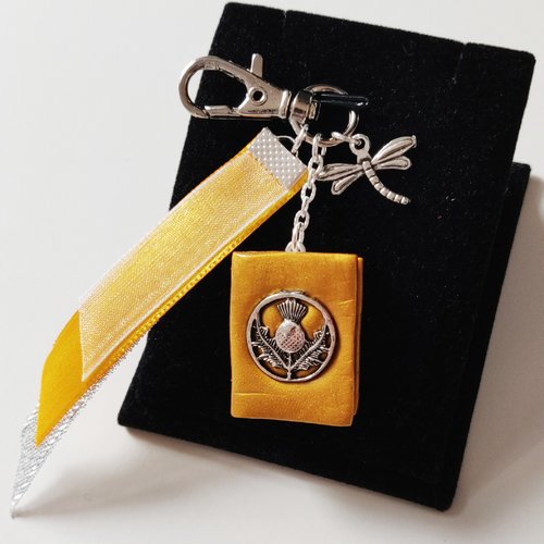Porte clés outlander bijou de sac livre chardon écossais jaune argenté sassenach ecosse féérique idée cadeau miss perles